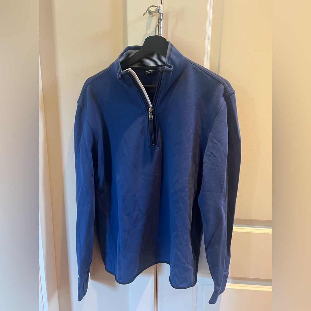 Men’s size large Hugo Boss pullover